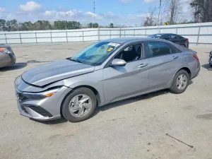 Hyundai Elantra 2.0L 4 2025