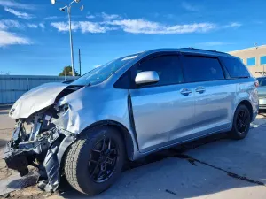 Toyota Sienna 3.5L 6 2017
