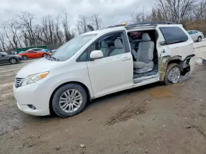 Toyota Sienna 3.5L 6 2015