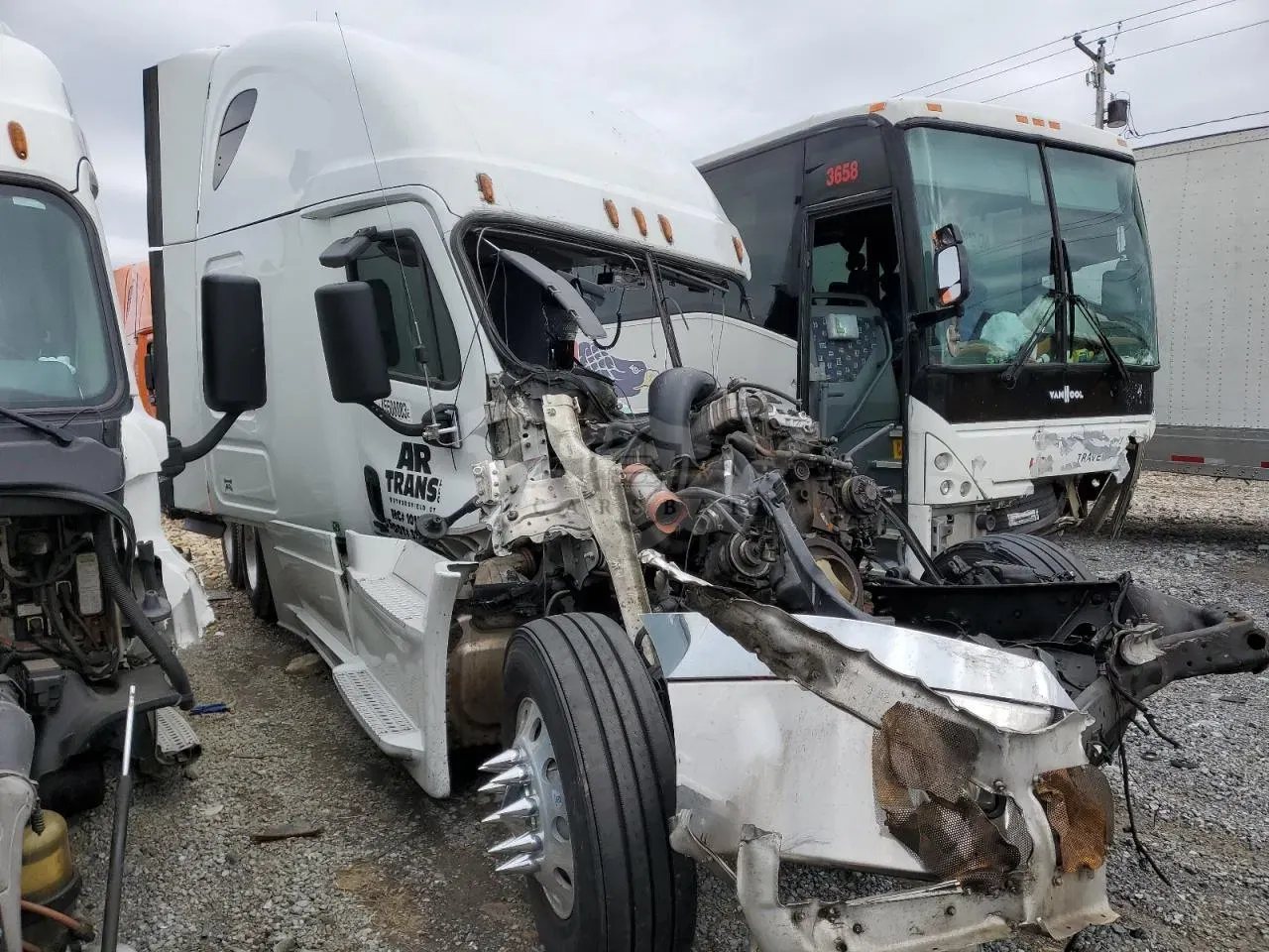 Freightliner Cascadia 14.8L 6 2015