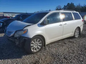 Toyota Sienna 3.5L 6 2012