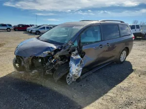 Toyota Sienna 3.5L 6 2014