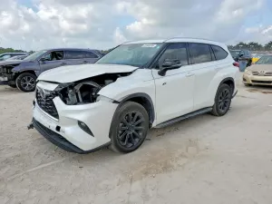 Toyota Highlander 3.5L 6 2021