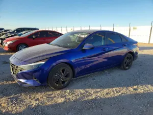 Hyundai Elantra 2.0L 4 2022