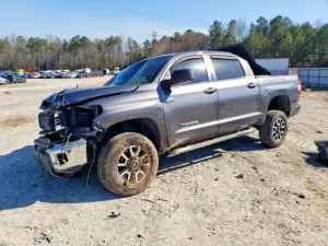 Toyota Tundra 5.7L 8 2017