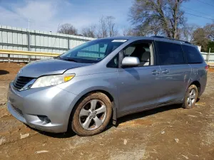 Toyota Sienna 3.5L 6 2011