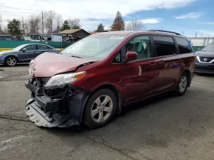 Toyota Sienna 3.5L 6 2015