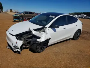 Tesla Model Y 2025