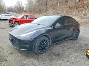 Tesla Model Y 2025