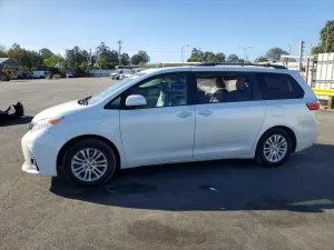 Toyota Sienna 3.5L 6 2015