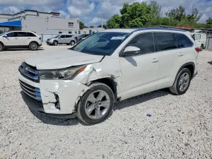 Toyota Highlander 3.5L 6 2017