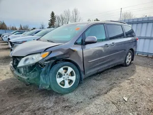 Toyota Sienna 3.5L 6 2013