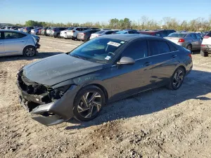 Hyundai Elantra 2.0L 4 2024