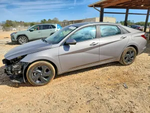 Hyundai Elantra 2.0L 4 2023
