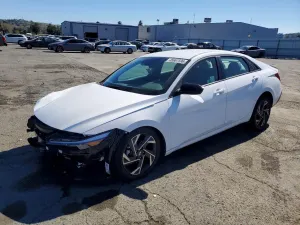 Hyundai Elantra 2.0L 4 2025