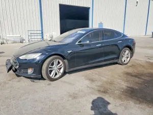 Tesla Model S 2015
