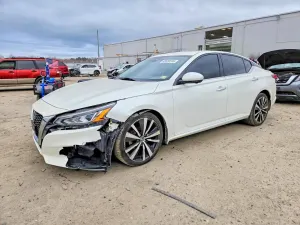 Nissan Altima 2.5L 4 2020