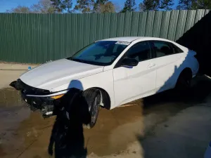 Hyundai Elantra 2.0L 4 2025