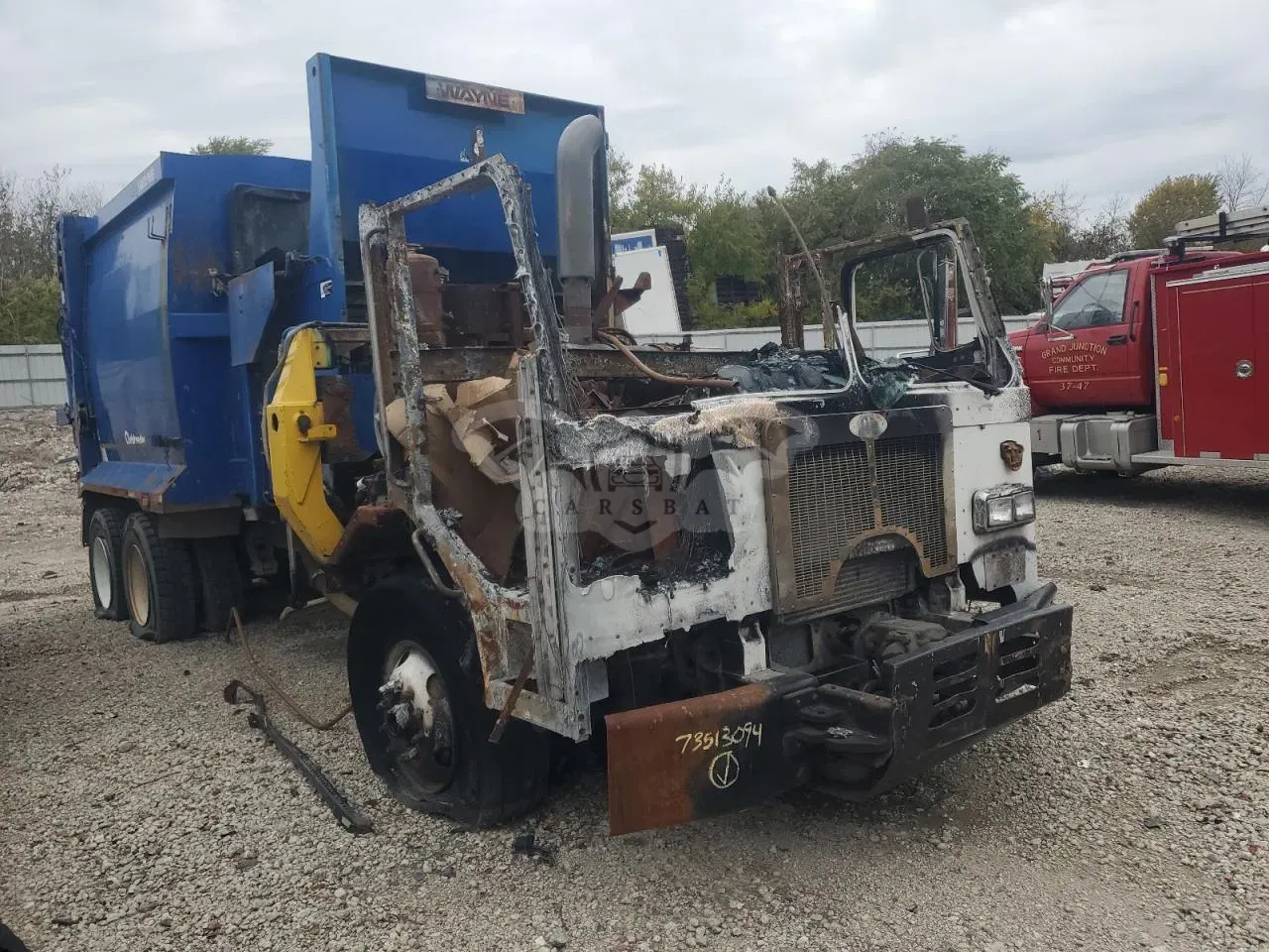 Peterbilt 320/325 10.8L 6 2011