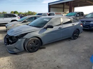 Hyundai Elantra 2.0L 4 2022
