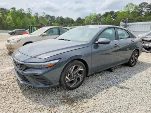 Hyundai Elantra 2.0L 4 2025