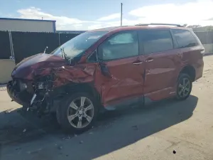 Toyota Sienna 3.5L 6 2015