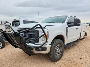 Ford F-350 6.8L 8 2024