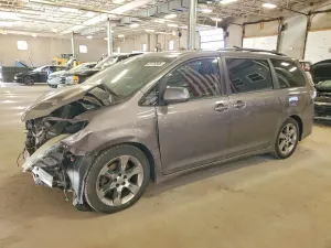 Toyota Sienna 3.5L 6 2011