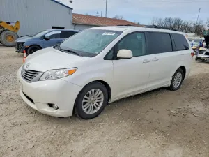 Toyota Sienna 3.5L 6 2015