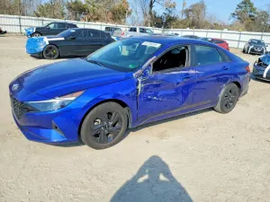 Hyundai Elantra 2.0L 4 2022