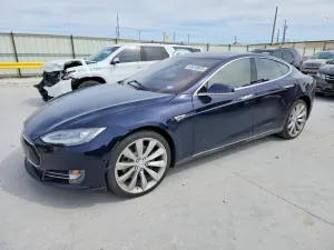 Tesla Model S 2015