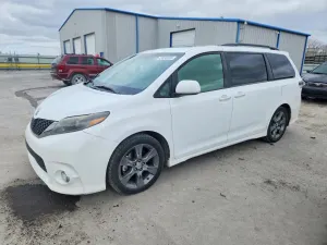 Toyota Sienna 3.5L 6 2015