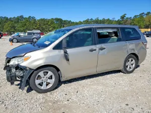 Toyota Sienna 3.5L 6 2017