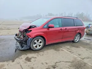 Toyota Sienna 3.5L 6 2016