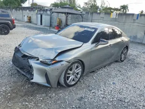 Lexus IS 2.0L 4 2021