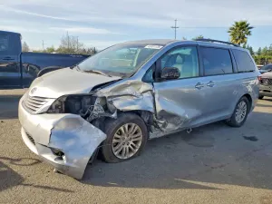 Toyota Sienna 3.5L 6 2015