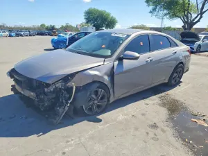 Hyundai Elantra 2.0L 4 2022