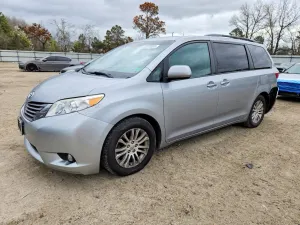 Toyota Sienna 3.5L 6 2015