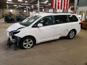 Toyota Sienna 3.5L 6 2015