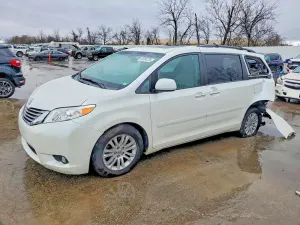 Toyota Sienna 3.5L 6 2016