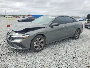 Hyundai Elantra 2.0L 4 2025
