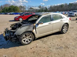 Chrysler 200 2.4L 4 2013