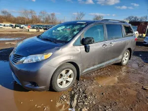 Toyota Sienna 3.5L 6 2017