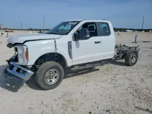 Ford F-250 6.8L 8 2024