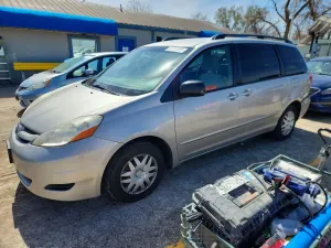 Toyota Sienna 3.5L 6 2010