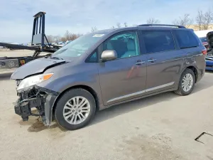 Toyota Sienna 3.5L 6 2016