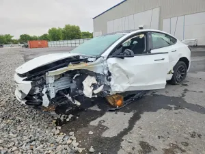 Tesla Model 3 2025