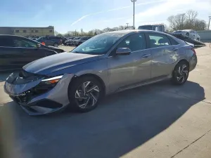 Hyundai Elantra 2.0L 4 2025