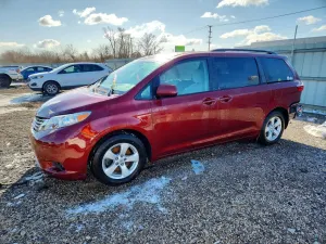 Toyota Sienna 3.5L 6 2016