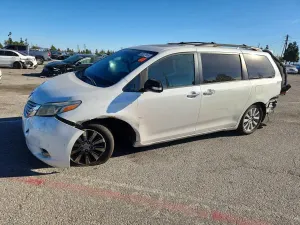 Toyota Sienna 3.5L 6 2015